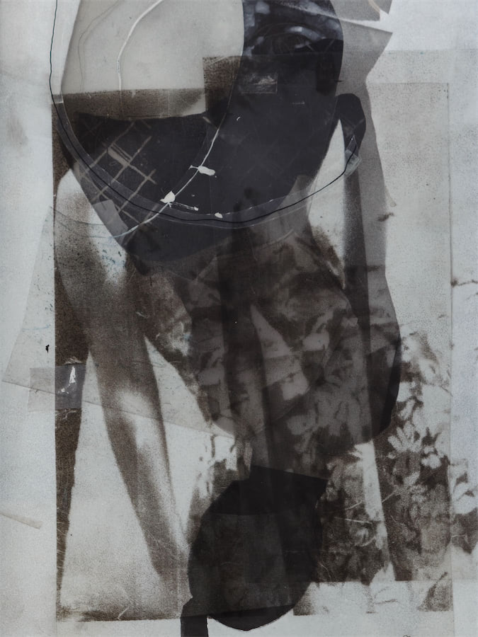 Mit Kleid, 2018, Acryl, Folien, Papiere, Glas, 36 x 25 cm