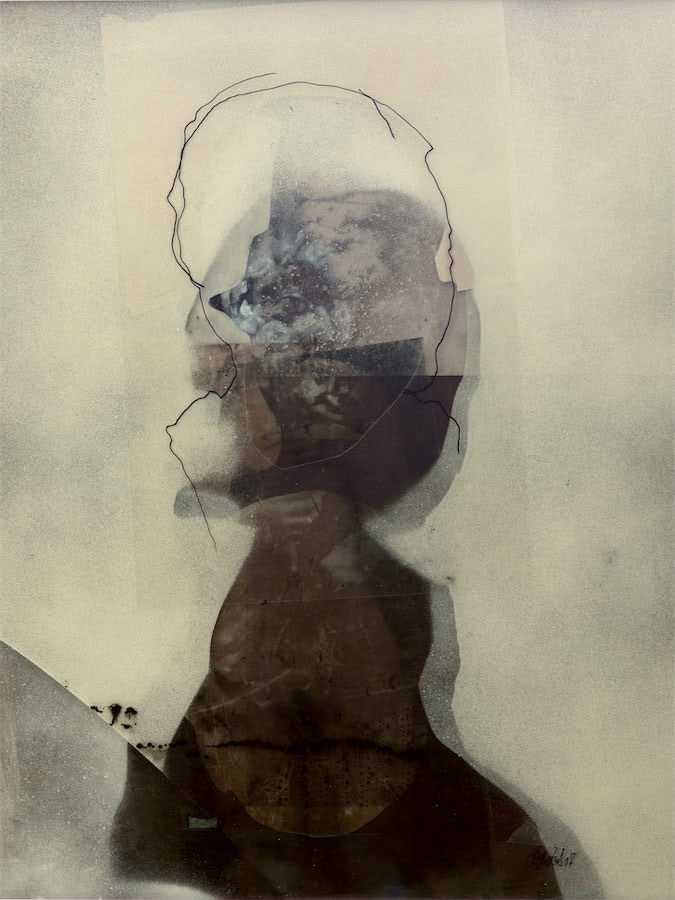 Figur mit roter Hand, 2017, Aquarell, Acryl, Folien, Papiere, Glas, 48 x 38 cm