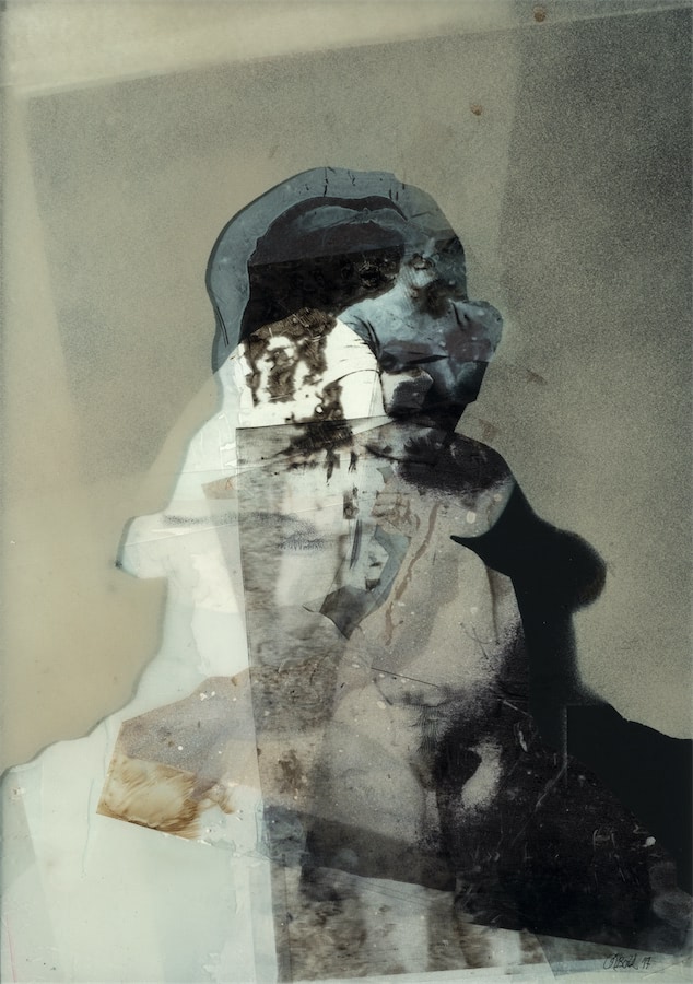 Körperliche Figur, 2017, Acryl, Folien, Papiere, Glas, 50 x 36 cm