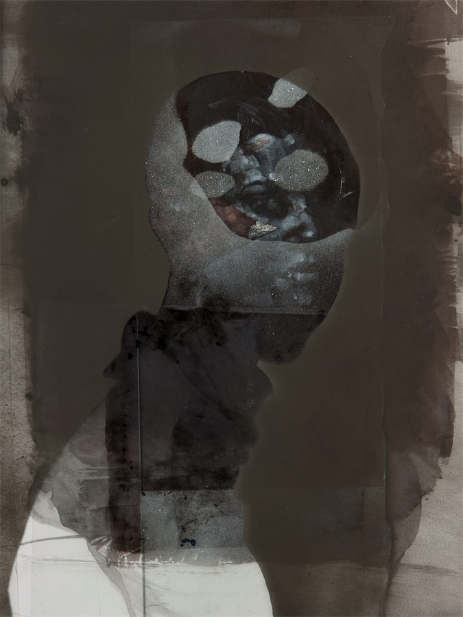 Person unter weißen Flecken, 2016, Aquarell, Acryl, Folien, Papiere, Glas, 43 x 30 cm